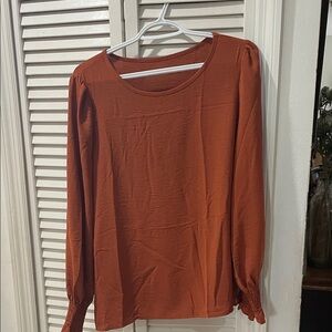Women’s Long Sleeve Scoop Neck Top in Rust